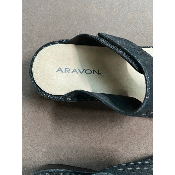Aravon Cambridge Women'sAdjustable Sandal Black Suede Some Shimmer Thong Size 6 - Picture 9 of 12